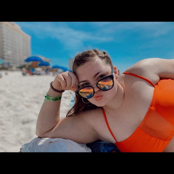 Meet your Posher, Emma - Picture 2 of 6